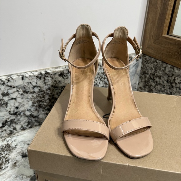 Dress Sandals - Picture 2 of 8